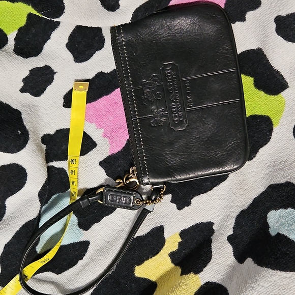 Coach wristlet - Picture 8 of 8